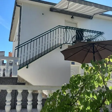 Two-room Lidija With Terrace And Parking * Donji Okrug (Ciovo)
