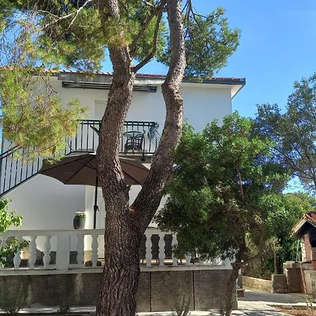 Two-room Lidija With Terrace And Parking Donji Okrug (Ciovo)