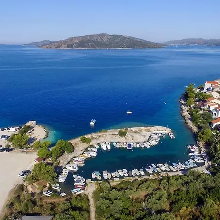 Two-room Lidija With Terrace And Parking * Donji Okrug (Ciovo)