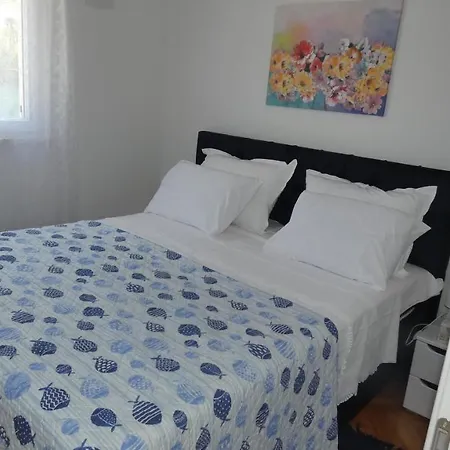 Two-room Lidija With Terrace And Parking Donji Okrug (Ciovo)