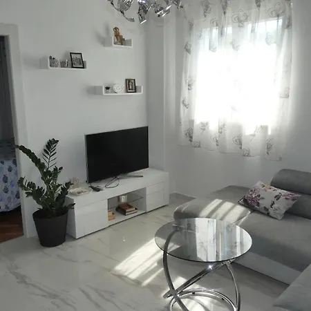 Two-room Lidija With Terrace And Parking Apartamento Donji Okrug