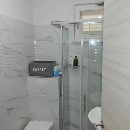 Two-room Lidija With Terrace And Parking Apartamento