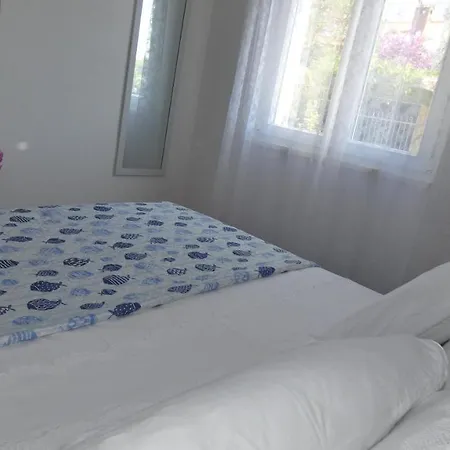 Two-room Lidija With Terrace And Parking * Donji Okrug (Ciovo)