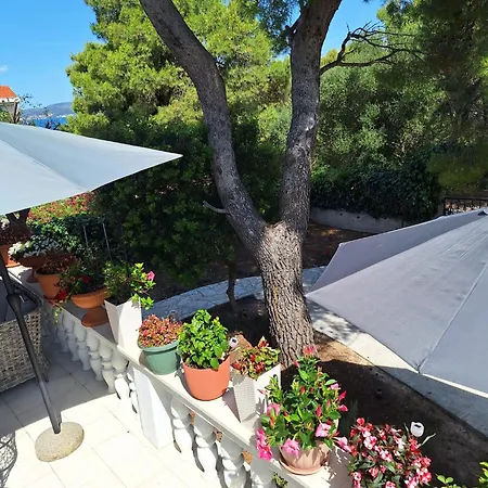 Apartment Two-room Lidija With Terrace And Parking Donji Okrug (Ciovo)
