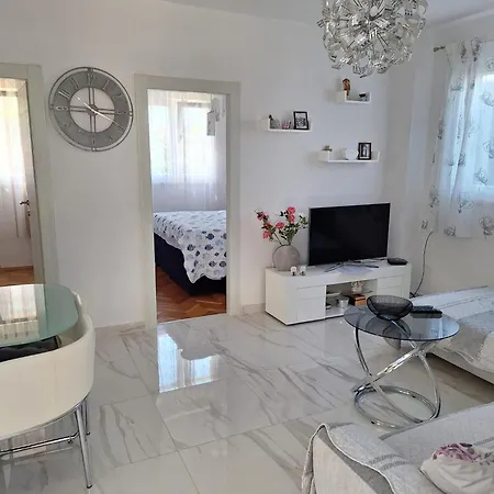 Apartment Two-room Lidija With Terrace And Parking Donji Okrug (Ciovo)