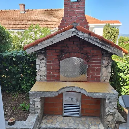 Two-room Lidija With Terrace And Parking Apartmán *